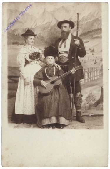 Familie in Tracht