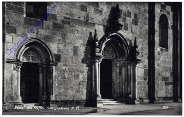 Heiligenkreuz, Portal des Stiftes