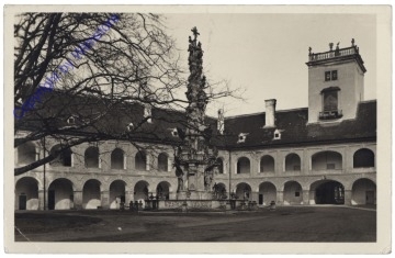 Heiligenkreuz, Stiftshof