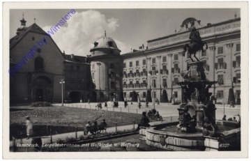 Innsbruck, Leopoldsbrunnen mit Hofkirche u. Hofburg