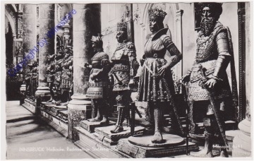 Innsbruck, Hofkirche, Rechtsseitige Statuengruppe