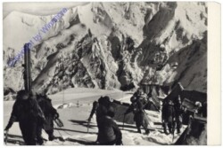 Dhaulagiri, Aufstieg vom Lager III nach IV, Hintergrund Dhaula-Himal