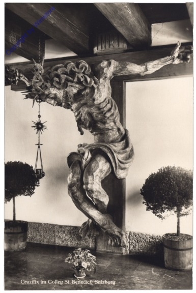 Salzburg, Cruzifix im Colleg St. Benedict