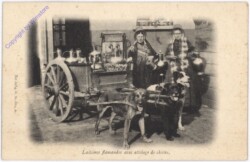 Verkäuferinnen mit Hundewagen