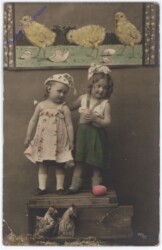 Kinder mit Hühner