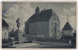 ak174448 Pegau, König Albert-Denkmal mit Amtsgericht