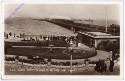 R.M.S. Queen Mary passing Ryde Pier