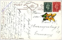 R.M.S. Queen Mary passing Ryde Pier