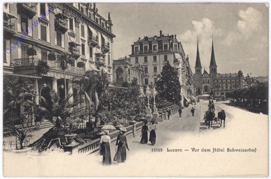 Luzern, Vor dem Hotel Schweizerhof