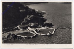 ak176260 Guernsey, The bathing places at La Vallette