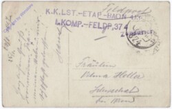 Soldaten mit zwei älteren Leuten