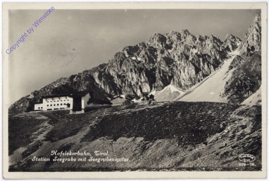 Innsbruck, Hafelekarbahn, Station Seegrube mit Seegrubenspitze