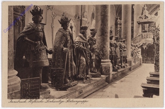 Innsbruck, Hofkirche, Linksseitige Statuengruppe