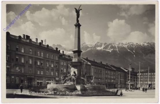 Innsbruck, Bahnhofsplatz gegen Nordkette