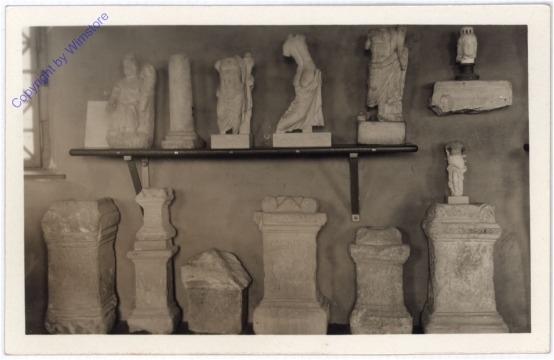 Petronell-Carnuntum, Museum, Skulpturen und Altäre