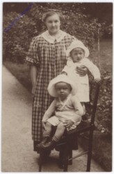Mutter mit Kleinkinder
