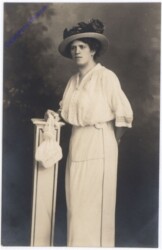 ak179962 Frauenportrait