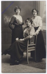 ak179963 Frauenportrait