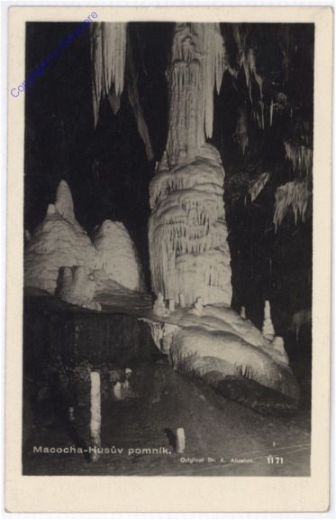 ak181501 Macocha, Husuv pomnik
