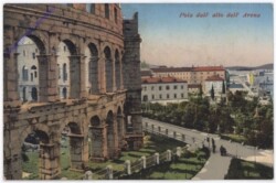 ak181872 Pola, Arena