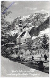 Verschneite Kirche