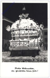 Verschneiter, beleuchteter Pavillion