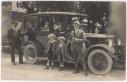 Familie mit Auto