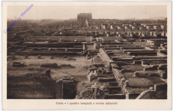 Ostia, I quattro tempietti e rovine adiacenti
