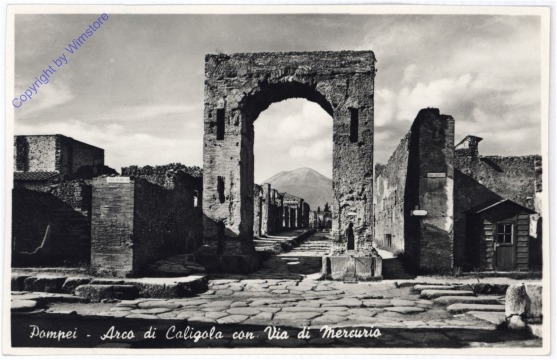 ak183047 Pompei, Arco di Caligola con Via di Mercurio