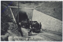 Ausfahrender Arbeiterzug aus dem Tunnel, Wattwil (Toggenburg)