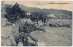 Lovrana, Felsiges Ufer