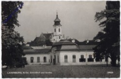 Laxenburg, Schloßhof und Kirche