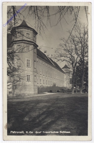 Petronell-Carnuntum, Graf Traun'sches Schloss