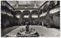 Pitten, Arkaden im Pfarrhof
