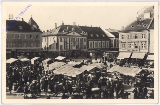 ak186717 Wiener Neustadt, Adolf Hitler-Platz mit Rathaus