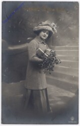 ak190394 Dame mit Päckchen