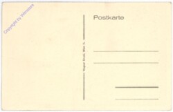 ak190416a Kind sitzt am Tisch