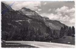 Achenkirch, Die Achenseestraße gegen Sonnwendjoch