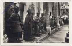 Innsbruck, Hofkirche, linksseitige Statuengruppe