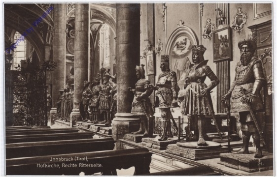 Innsbruck, Hofkirche, rechte Ritterseite