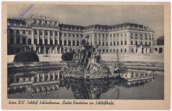 Wien 13, Schönbrunn, Linke Fontaine im Schloßhof