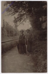 ak192665 Spaziergang an den Gleisen