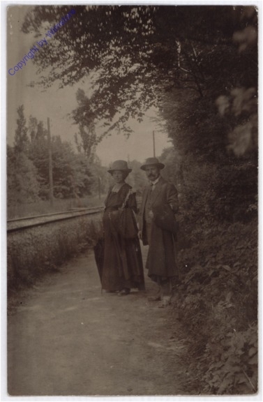 ak192665 Spaziergang an den Gleisen