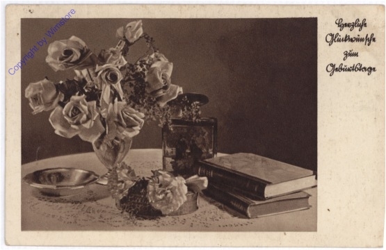 ak193780 Tisch mit Rosen, Büchern, Geburtstag