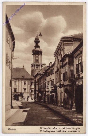 Sopron, Klostergasse mit dem Stadtturm