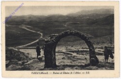 ak194762 Taza, Ruines et Chaine de l'Atlas