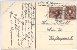 Christkind schläft beim Baum