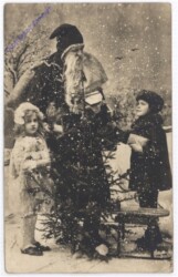 Kinder mit Weihnachtsmann