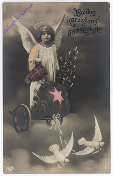 Engerl im Wagen mit zwei Tauben