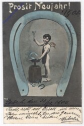 Kind schmiedet Hufeisen